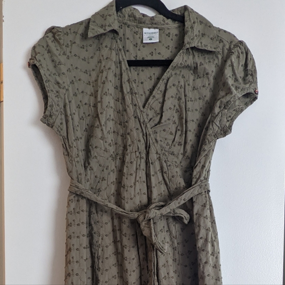 Maternity cargo capri and dress bundle size medium - Picture 2 of 5